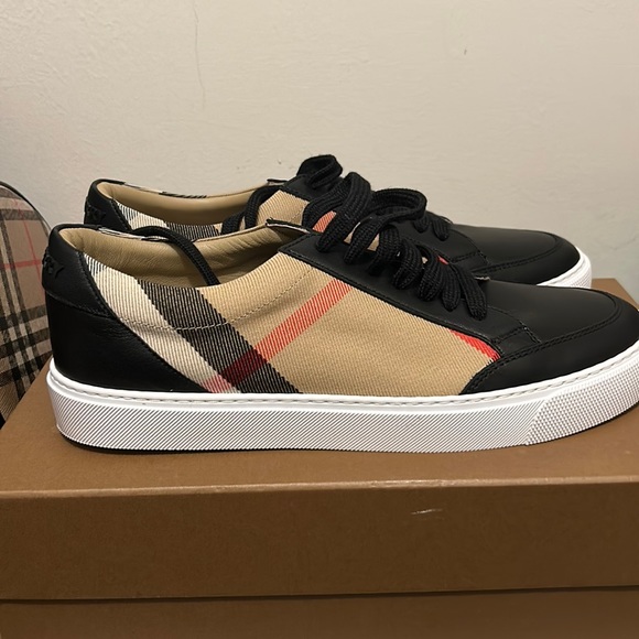 Burberry Shoes - Burberry Womens Low Top Sneakers
